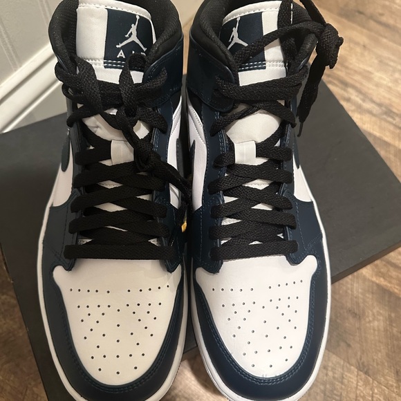 Jordan 1 Mid Navy - Picture 2 of 5